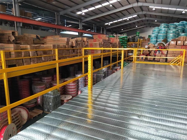 升降货梯制作视频_自己如何组装一个货梯升降机_升降货梯安装步骤