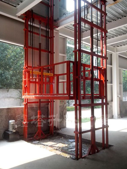 有地坑的导轨式升降货梯